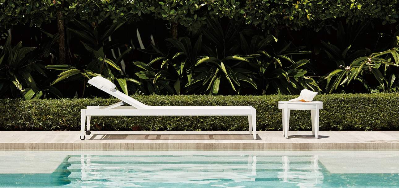 McKinnon and Harris duVal Yacht Sun Chaise poolside