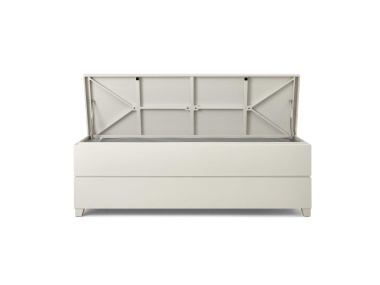 McKinnon and Harris outdoor Highland storage Chest Shown in York River Oyster