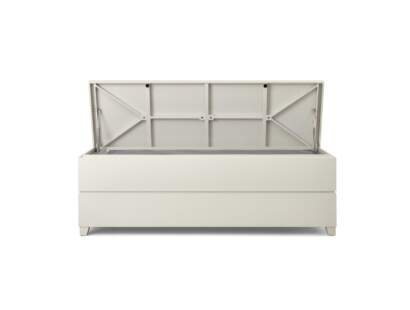 McKinnon and Harris outdoor Highland storage Chest Shown in York River Oyster