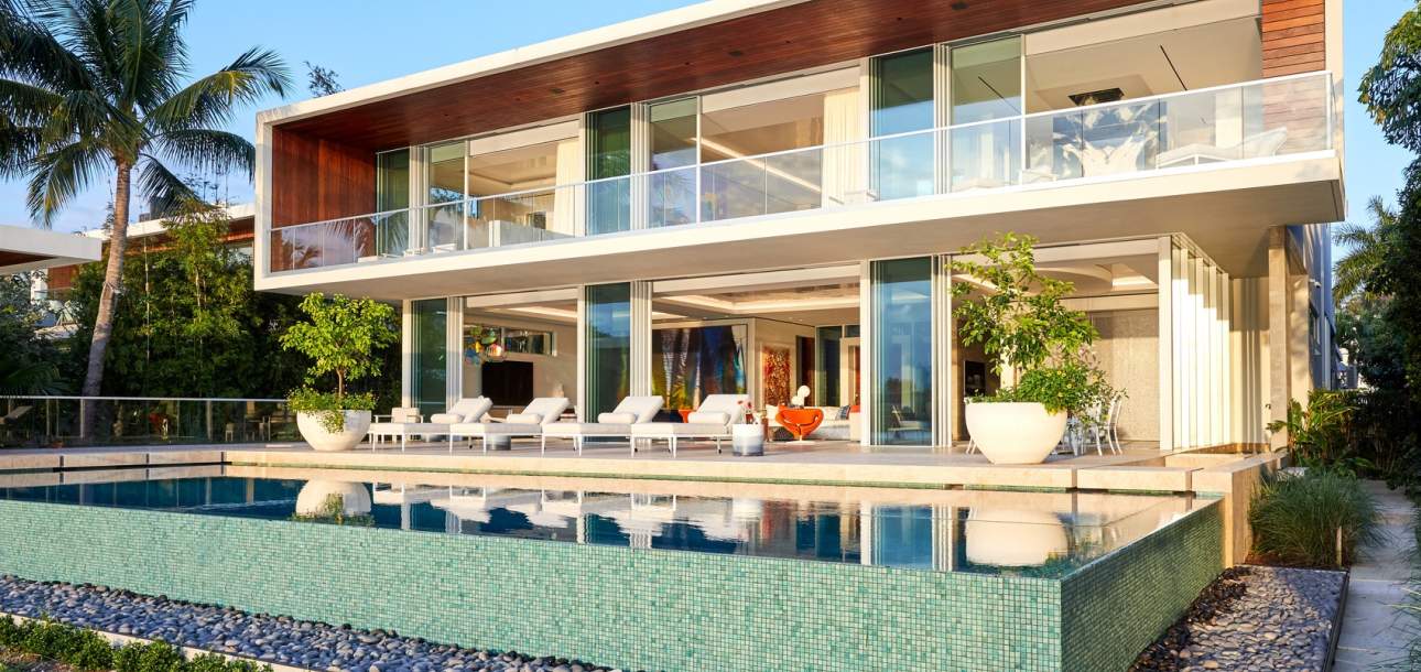 Modern home in Miami with McKinnon and Harris furniture poolside. Design by Ingrao