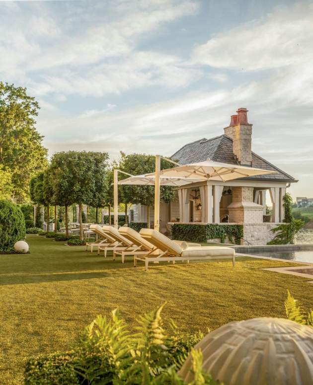 duVal Sun Chaises on the grass poolside. Design by Beth Webb, Landscape Architecture by Stephen Hackney, Architecture by Stanley Dixon, Photo by Lisa Romerein/OTTO