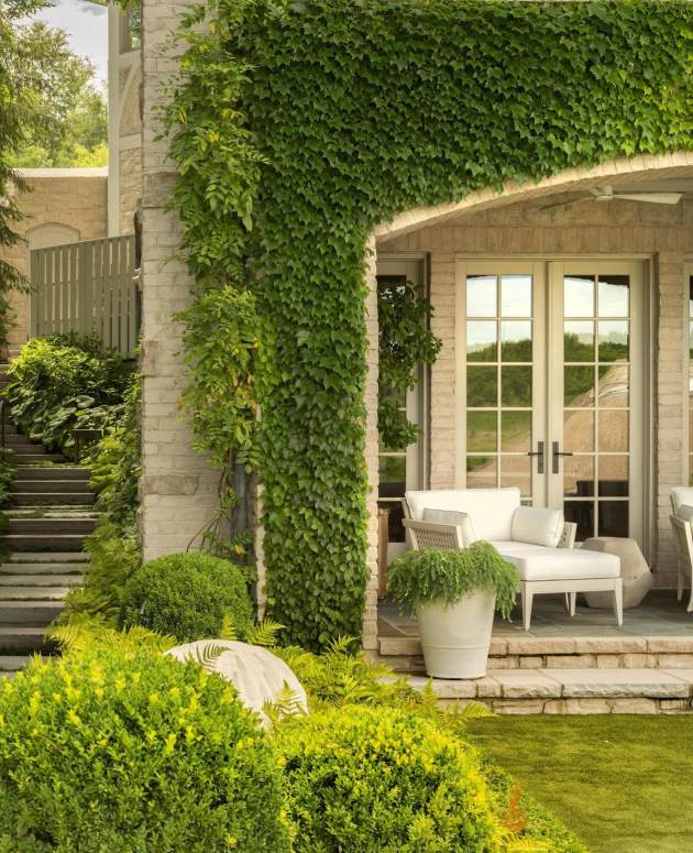 duVal-Alexander Club Chairs under a pergola with ivy growing on the sides poolside. Design by Beth Webb, Landscape Architecture by Stephen Hackney, Architecture by Stanley Dixon, Photos by Neil Landino