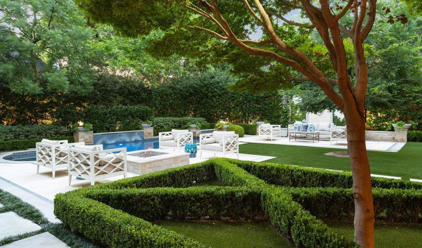 McKinnon and Harris Pavilion Collection poolside at a Dallas, Texas home. Design by From The Ground Up Landscape.
