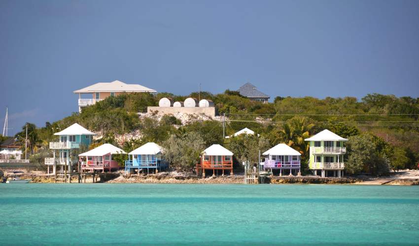 Image of colorful houses at Staniel Cay Yacht Club