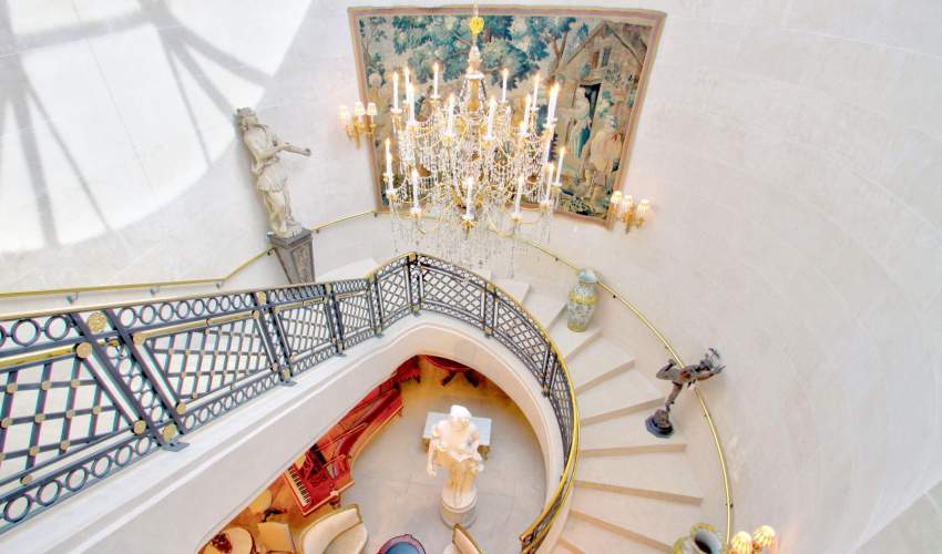 Image of the interior of Cedric Dupont Antiques